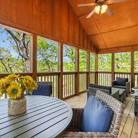 Whiskey Rock Lodge
